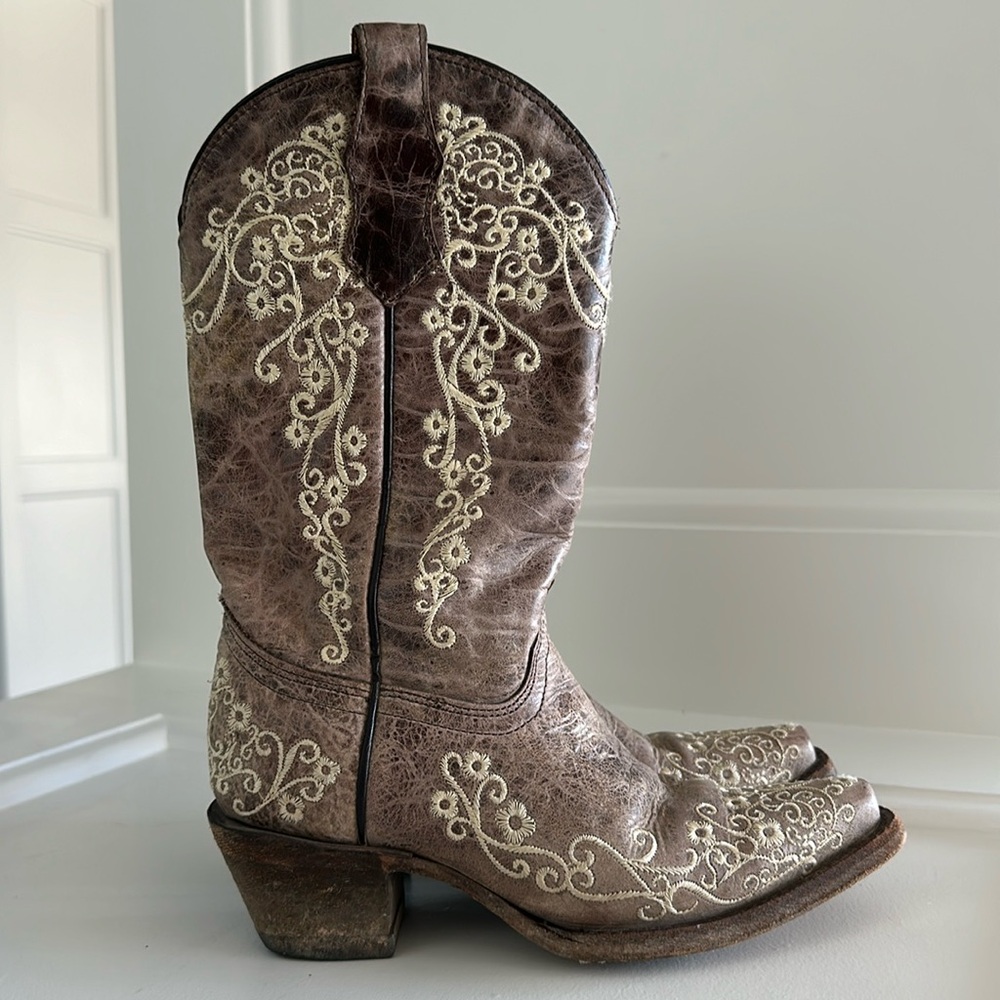 CORRAL GIRLS' SCROLL EMBROIDERY WESTERN BOOTS